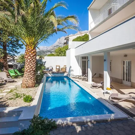 Apartment Cozy In With House Sea View Makarska